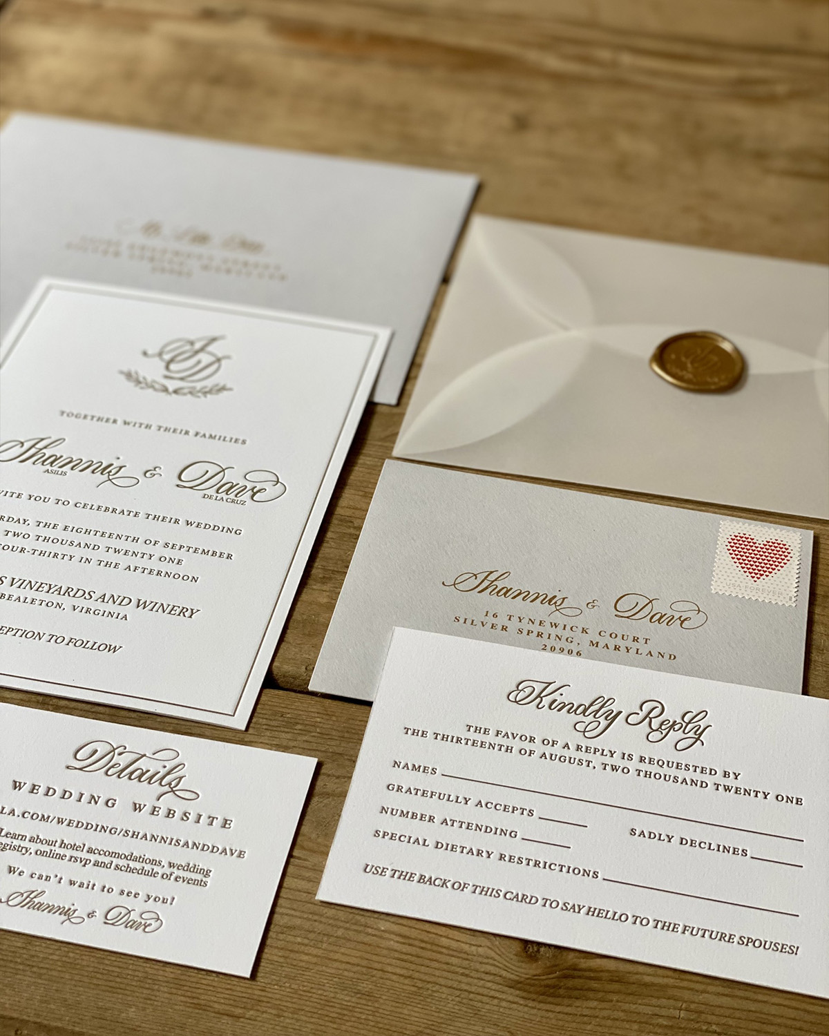 Invitación de boda elegante en letterpress y wax seal